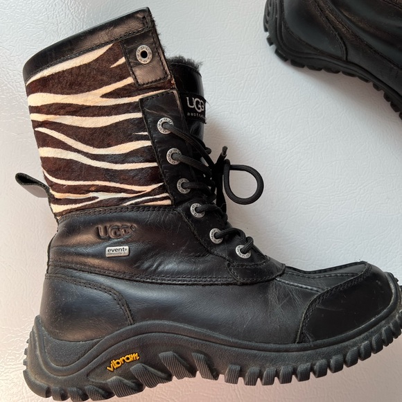 UGG BOOTS - Picture 2 of 4